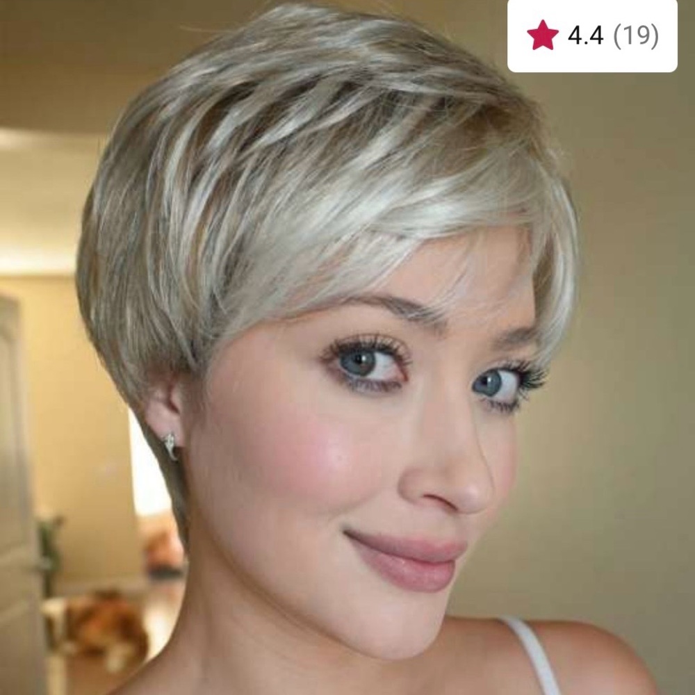 Stylish Raquel Welch “Winner” wig in color RS23 Glazed Vanilla